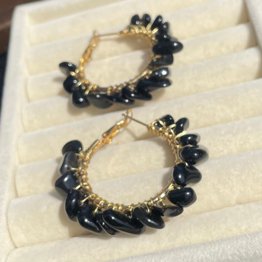 Obsidian chips hoop earrings
